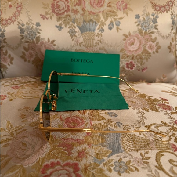 Authentic Bottega Veneta Gold Mirror Sunglasses - Picture 11 of 12